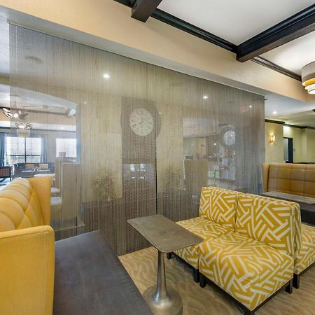 Best Western Plus Emerald Inn & Suites Гарден-Сити Экстерьер фото