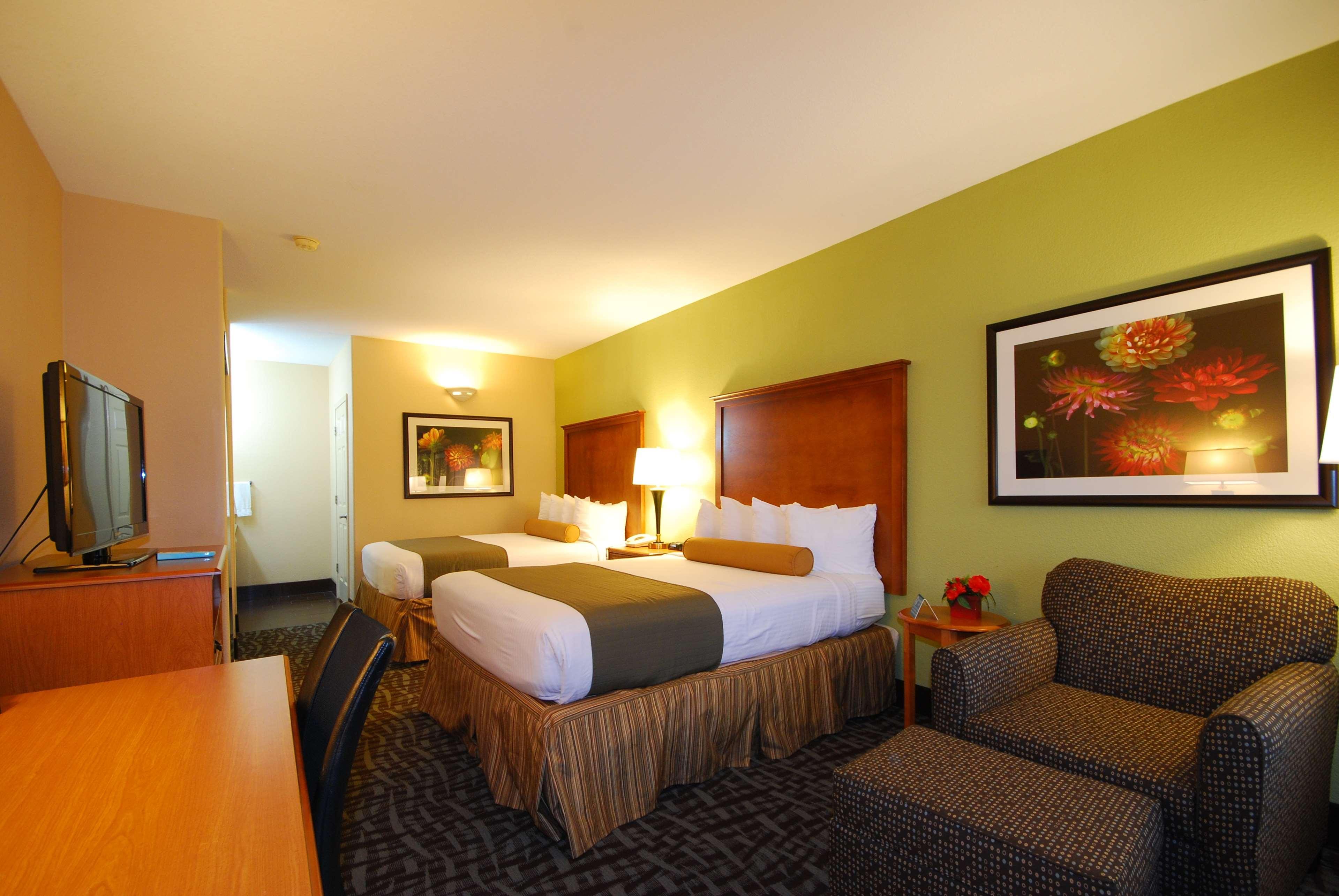 Best Western Plus Emerald Inn & Suites Гарден-Сити Экстерьер фото