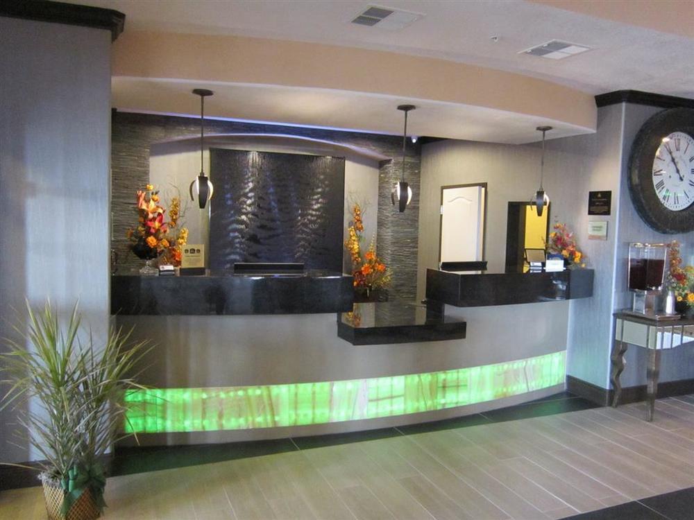 Best Western Plus Emerald Inn & Suites Гарден-Сити Интерьер фото