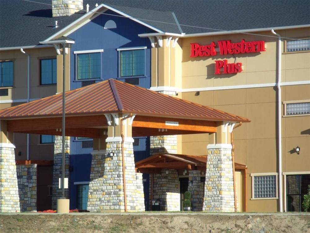 Best Western Plus Emerald Inn & Suites Гарден-Сити Экстерьер фото