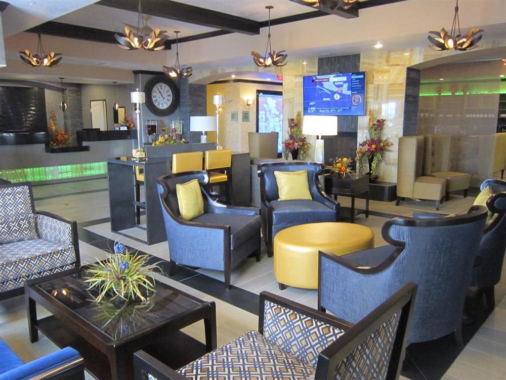 Best Western Plus Emerald Inn & Suites Гарден-Сити Интерьер фото
