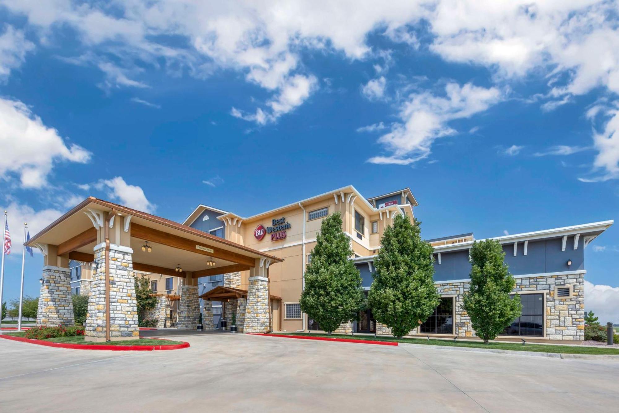 Best Western Plus Emerald Inn & Suites Гарден-Сити Экстерьер фото