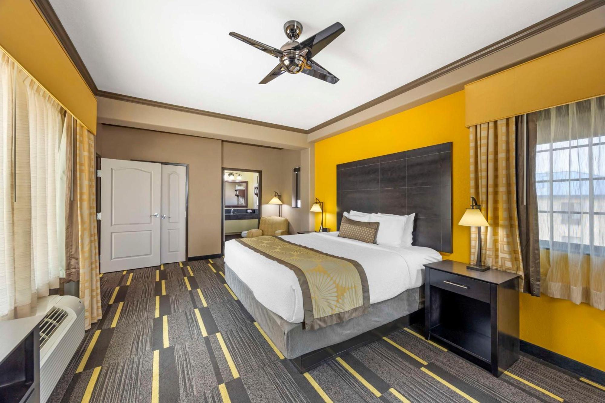 Best Western Plus Emerald Inn & Suites Гарден-Сити Экстерьер фото