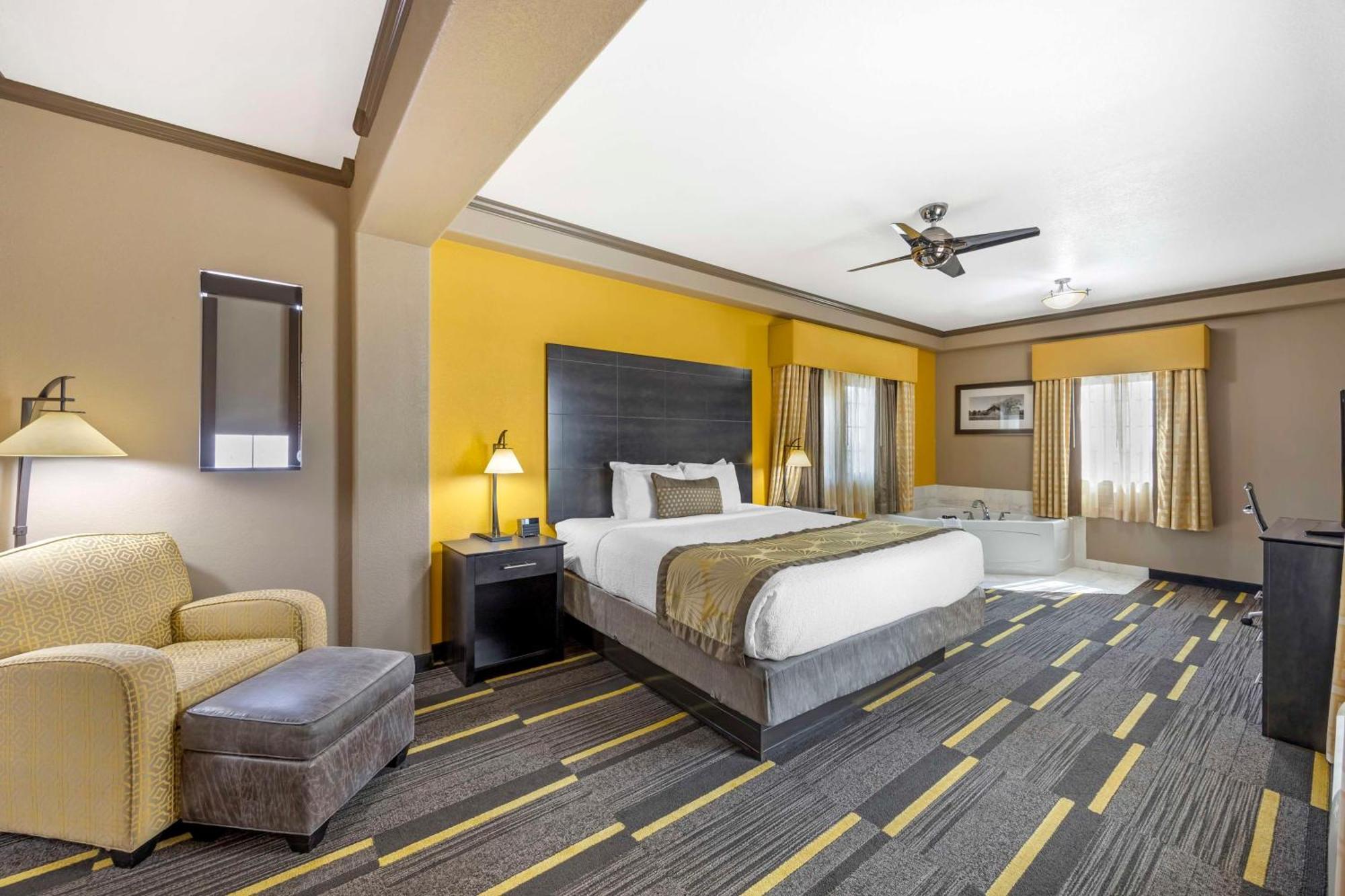 Best Western Plus Emerald Inn & Suites Гарден-Сити Экстерьер фото