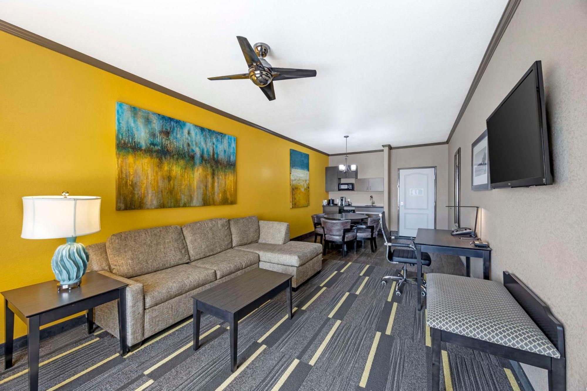 Best Western Plus Emerald Inn & Suites Гарден-Сити Экстерьер фото