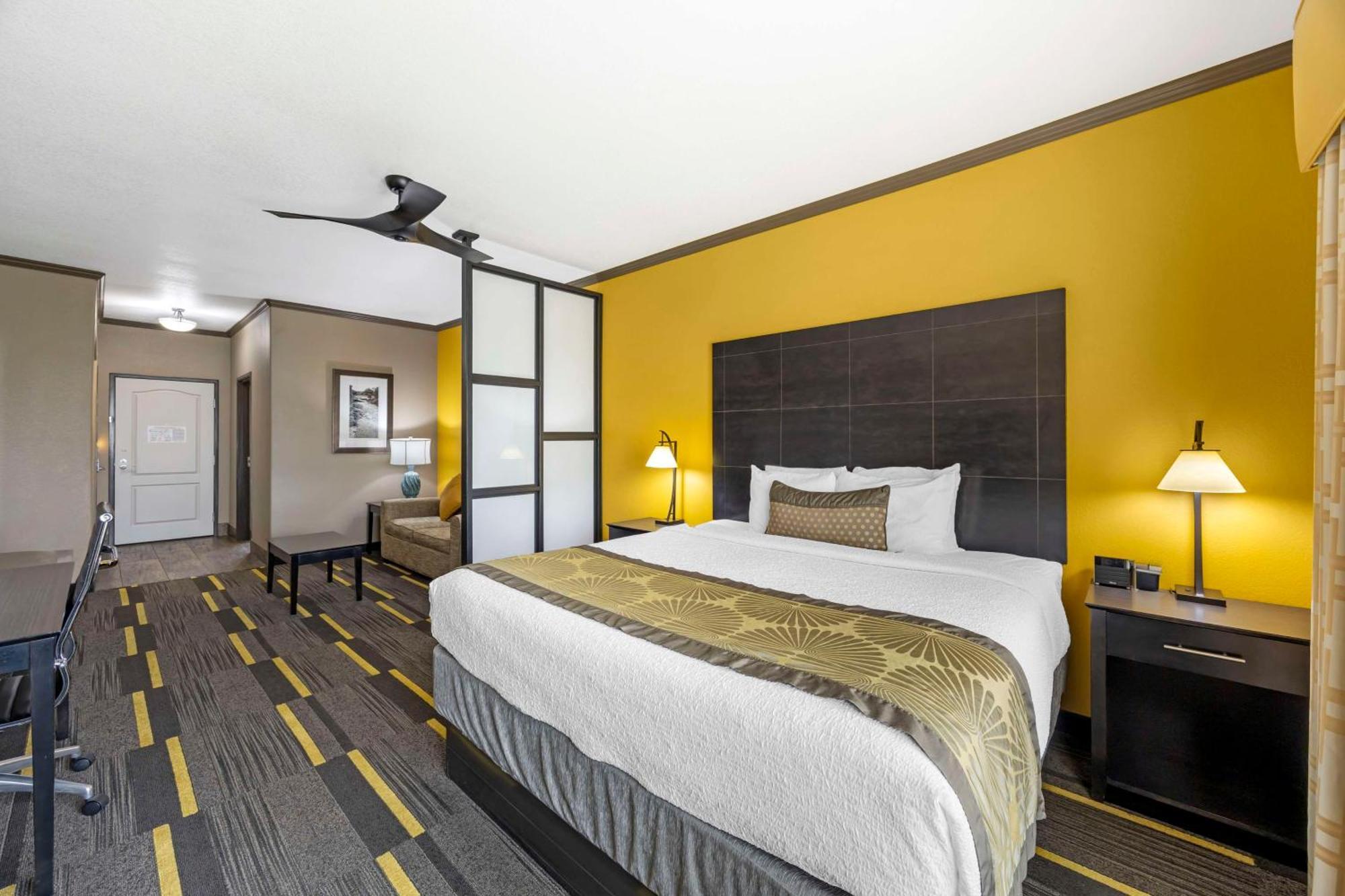 Best Western Plus Emerald Inn & Suites Гарден-Сити Экстерьер фото