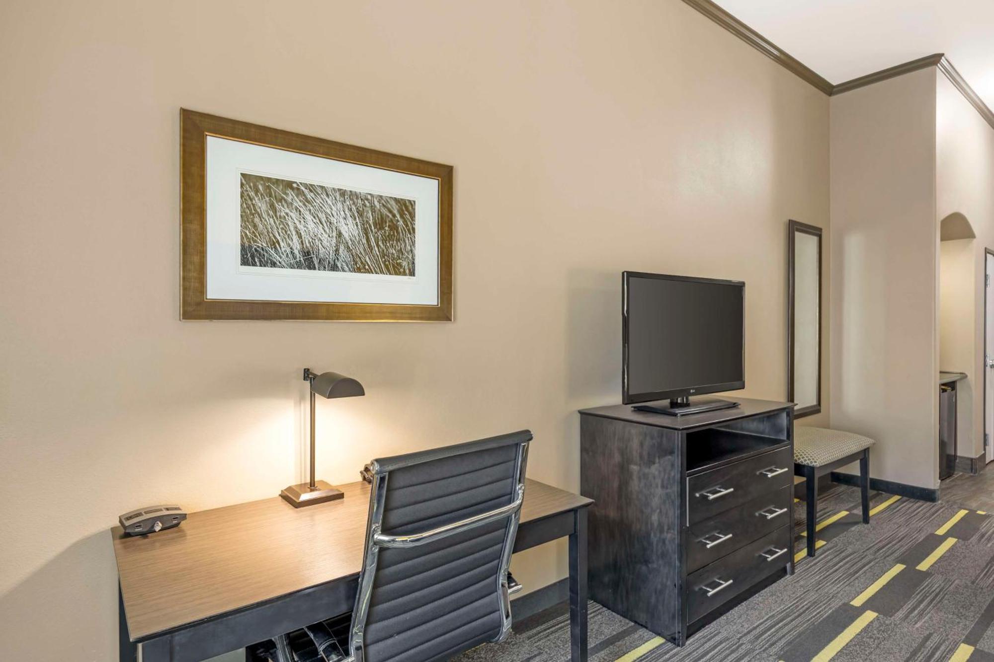 Best Western Plus Emerald Inn & Suites Гарден-Сити Экстерьер фото