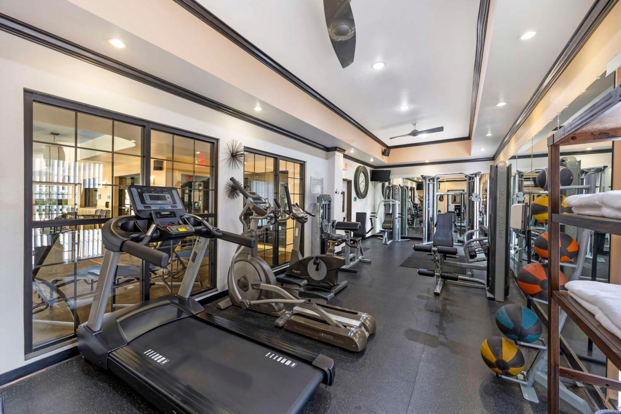 Best Western Plus Emerald Inn & Suites Гарден-Сити Экстерьер фото