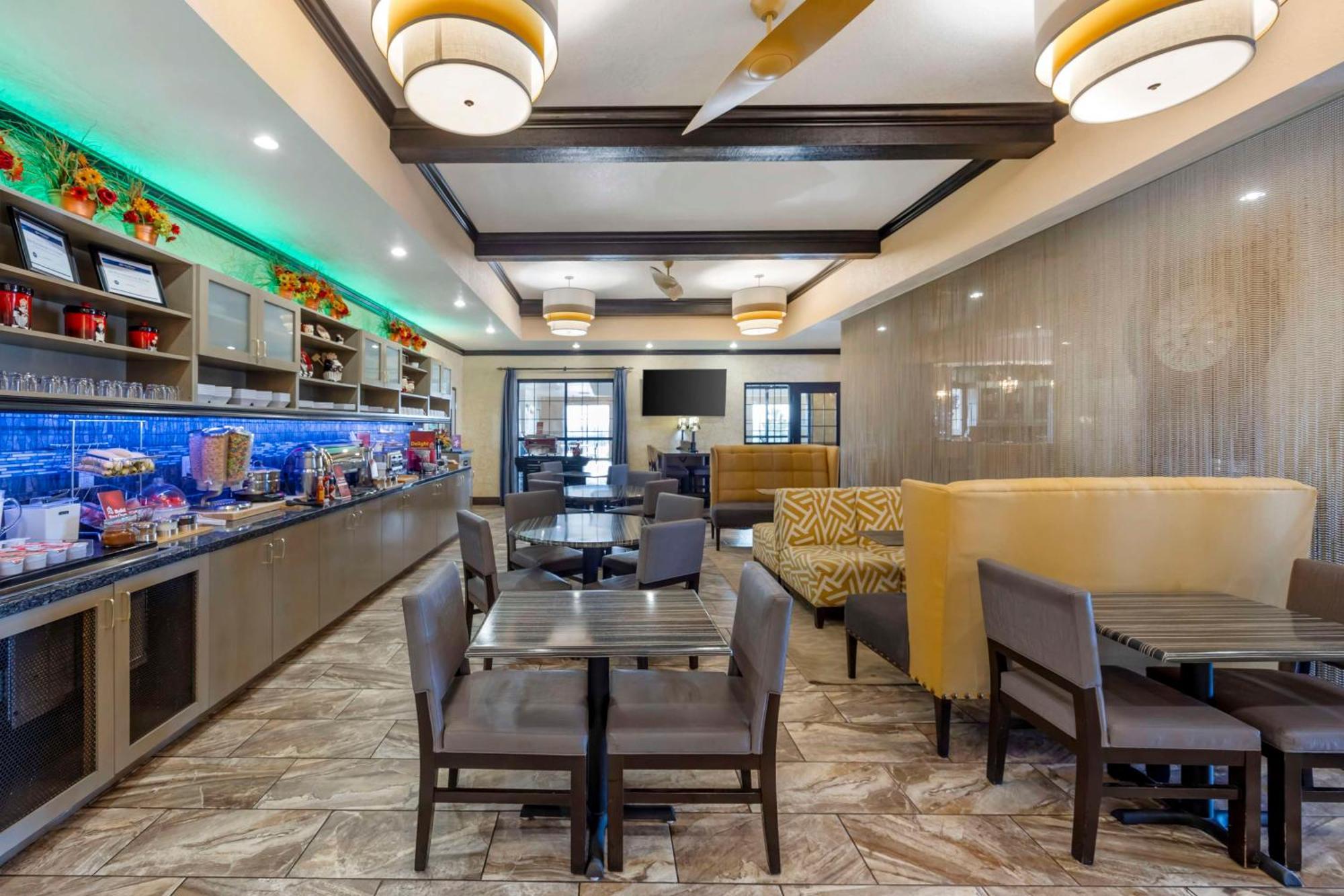 Best Western Plus Emerald Inn & Suites Гарден-Сити Экстерьер фото