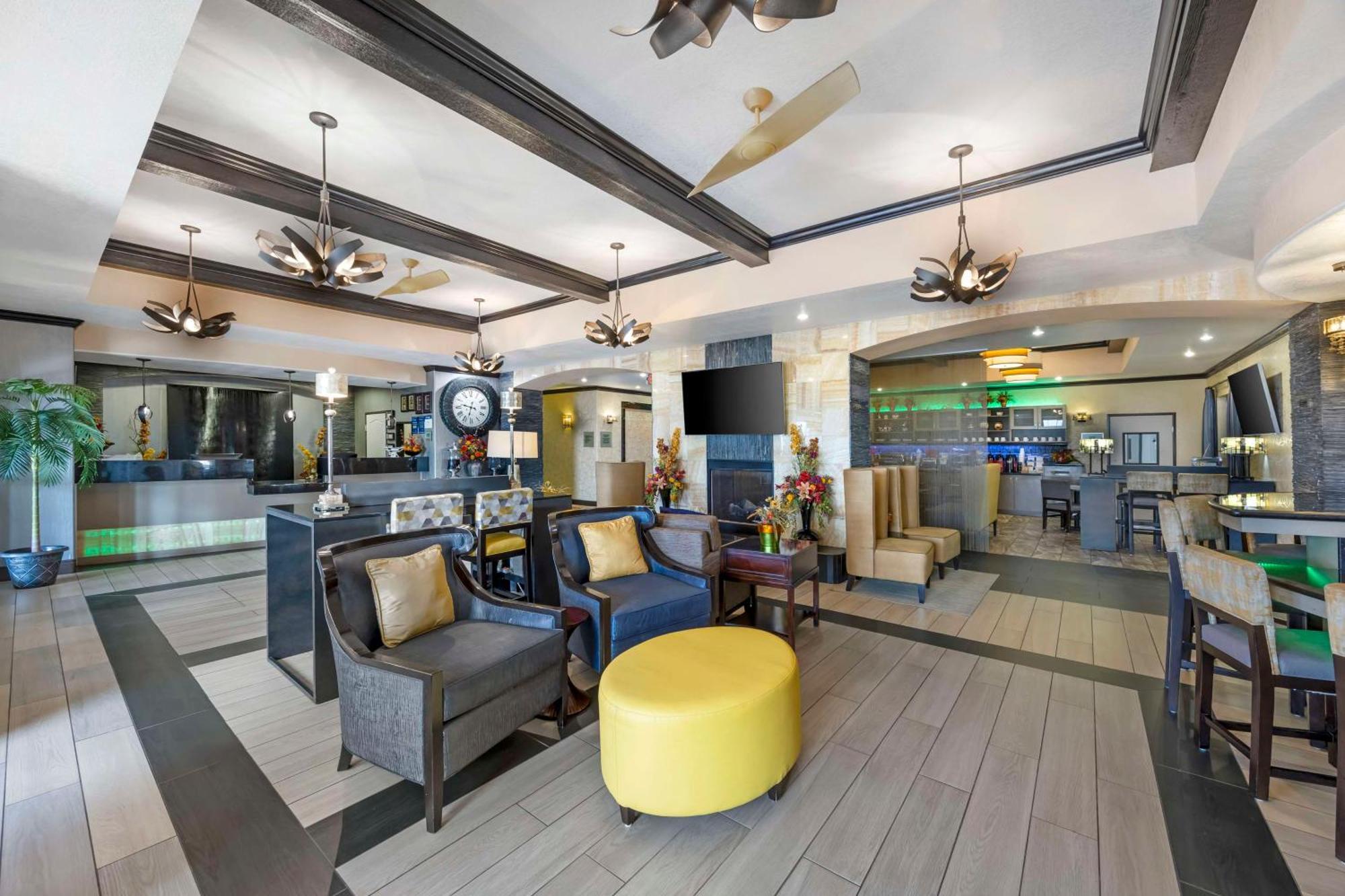 Best Western Plus Emerald Inn & Suites Гарден-Сити Экстерьер фото