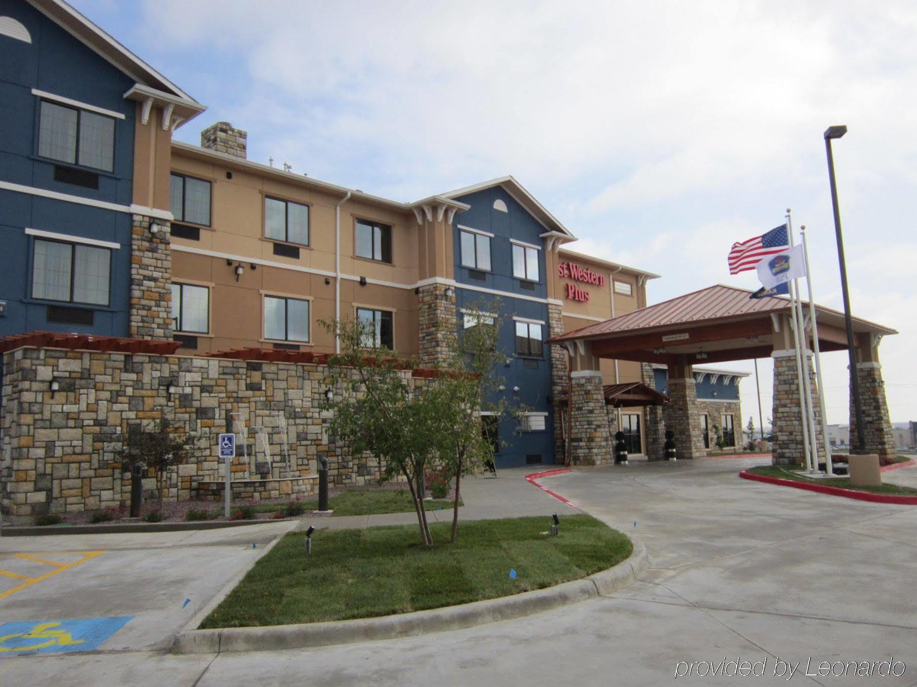 Best Western Plus Emerald Inn & Suites Гарден-Сити Экстерьер фото