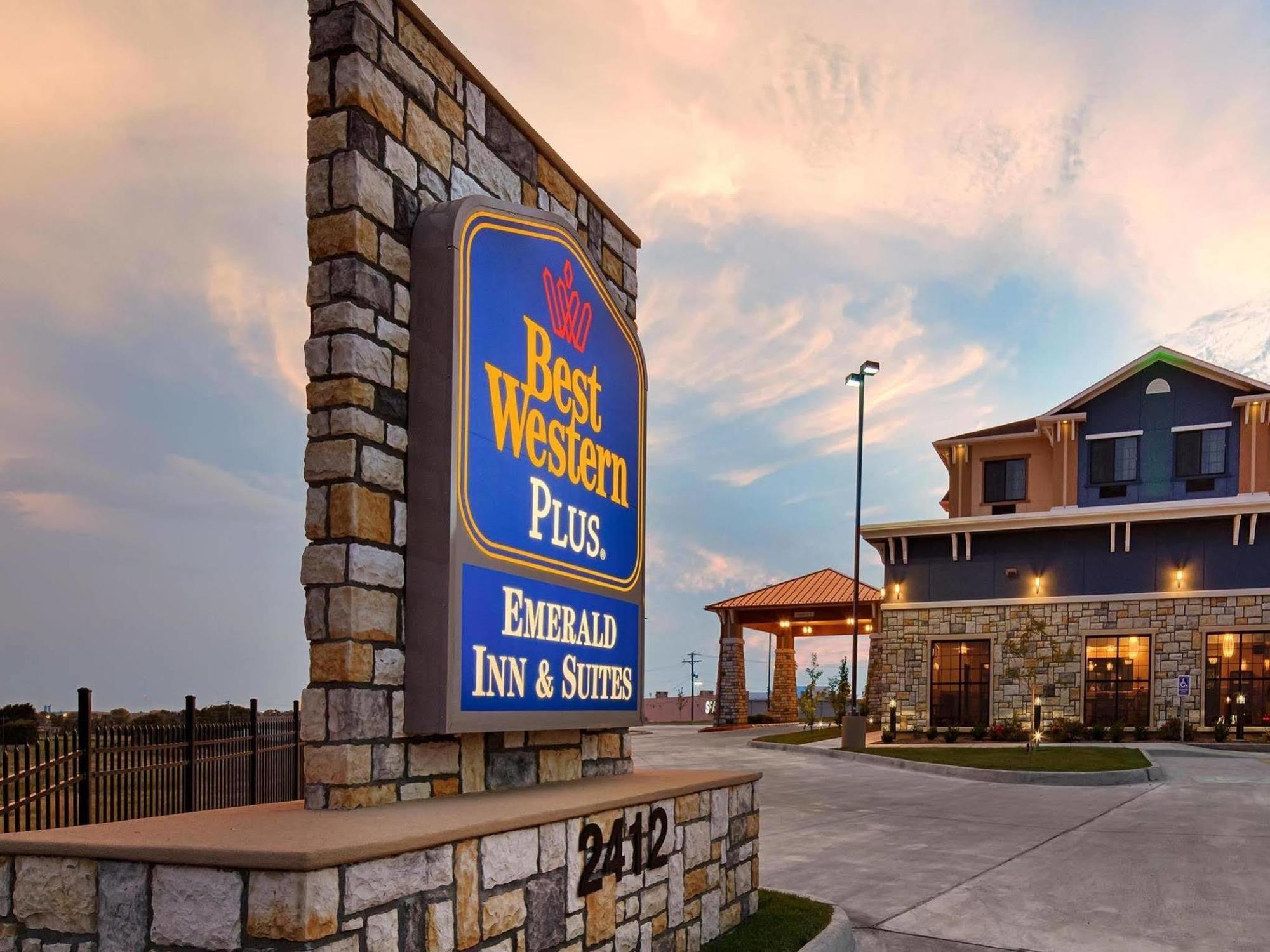 Best Western Plus Emerald Inn & Suites Гарден-Сити Экстерьер фото