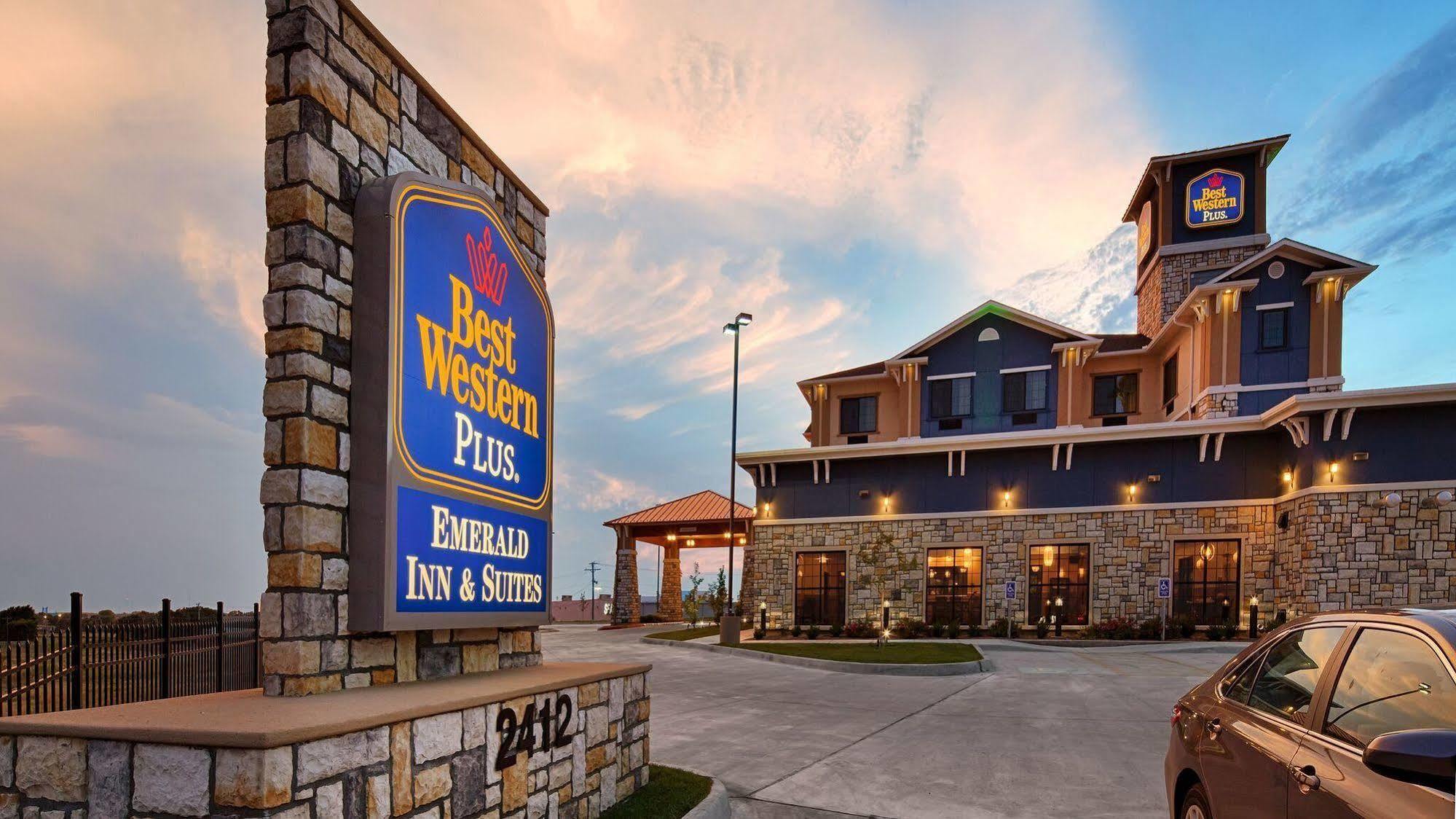 Best Western Plus Emerald Inn & Suites Гарден-Сити Экстерьер фото